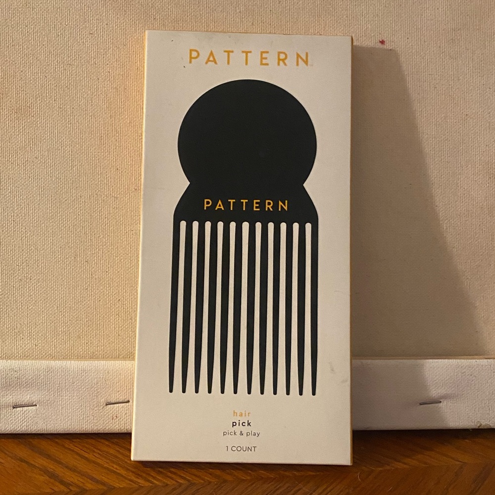 NEW in BOX Pattern Beauty Hair Pick
